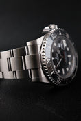 Cargar la imagen en la vista de la galería, Rolex Sea-Dweller 126600 - Detail view 12