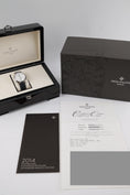 Bild in Galerie-Betrachter laden, Patek Philippe Annual Calendar 5235G-001 - Papiere und oder Lieferumfang