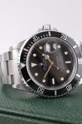 Bild in Galerie-Betrachter laden, Rolex Submariner Date 16610 - Detail view 2