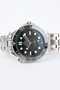 Load image into Gallery viewer, Omega Seamaster Diver 300 M 21030422010001 - Detailansicht 2