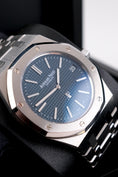 Load image into gallery viewer, Audemars Piguet Royal Oak Jumbo 15202ST.OO.1240ST.01 - Detailed view 1