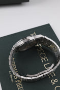 Load image into gallery viewer, Audemars Piguet Royal Oak Jumbo 15202ST.OO.1240ST.01 - Detailed view 7