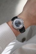 Cargue la imagen en el visor de la galería, Patek Philippe World Time 5130P - Detailansicht 9
