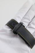 Bild in Galerie-Betrachter laden, Omega Speedmaster Dark Side Of The Moon 31192443001001 - Detailansicht 9
