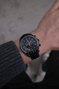 Bild in Galerie-Betrachter laden, Omega Speedmaster Dark Side Of The Moon 31192443001001 - Detailansicht 10