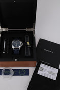 Charger l'image dans la visionneuse de la galerie, Panerai Luminor GMT PAM01033 - Papiere und oder Lieferumfang