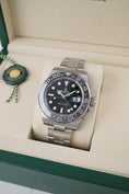 Carica l'immagine nel visualizzatore della galleria, Rolex GMT-Master II 126710GRNR - Detailansicht 1