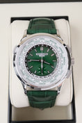 Załaduj obraz do przeglądarki galerii, Patek Philippe Chronograf czasu światowego 5930P-001 - Widok szczegółowy 1