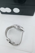 Bild in Galerie-Betrachter laden, Omega Seamaster 300 James Bond 60th Anniversary 21030422003002 - Detailansicht 5