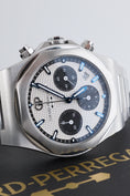Bild in Galerie-Betrachter laden, Girard Perregaux Laureato Chronograph 81020-11-131-11A - Detail view 4