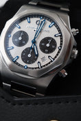 Bild in Galerie-Betrachter laden, Girard Perregaux Laureato Chronograph 81020-11-131-11A - Detail view 1