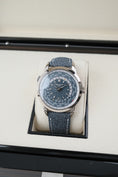 Załaduj obraz do przeglądarki galerii, Zegar światowy Patek Philippe 5330G - Widok szczegółowy 1