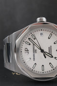 Carica l'immagine nel visualizzatore della galleria, Girard Perregaux Laureato 81010-11-131-11A - Detail view 3