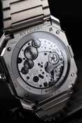 Bild in Galerie-Betrachter laden, Bulgari Octo Finissimo Chronograph GMT 103467 - Detailansicht 7