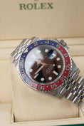 Bild in Galerie-Betrachter laden, Rolex GMT-Master II 126710BLRO - Detail view 3