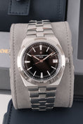 Bild in Galerie-Betrachter laden, Vacheron Constantin Overseas 4520V - Detailansicht 1