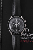 Load image into gallery viewer, Omega Speedmaster Professional Moonwatch 31032425001002 - Detailed view 3