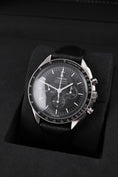 Load image into gallery viewer, Omega Speedmaster Professional Moonwatch 31032425001002 - Detailed view 1