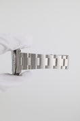 Load image into gallery viewer, Rolex Submariner No Date 124060 - Detailed view 8