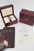 Bild in Galerie-Betrachter laden, Patek Philippe Annual Calendar 5146G-010 - Papiere und oder Lieferumfang