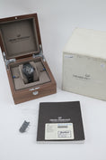 Carica l'immagine nel visualizzatore della galleria, Girard Perregaux Laureato Skeleton 81015-32-001-32A - Papiere und oder Lieferumfang