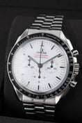 Carica l'immagine nel visualizzatore della galleria, Omega Speedmaster Professional Moonwatch 310.30.42.50.04.001 - Vista dettagliata 2