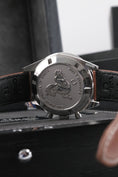 Load image into Gallery viewer, Omega Speedmaster Moonwatch FOIS 31132403001001 - Detail view 6