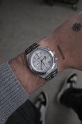 Cargar la imagen en la vista de la galería, Vacheron Constantin Overseas Chronograph 5500V/110A-B075 - Vista detallada 11