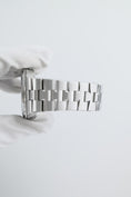 Load image into gallery viewer, Vacheron Constantin Overseas 4500V/110A-B128 - Detailed view 8