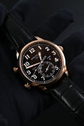 Bild in Galerie-Betrachter laden, Patek Philippe Calatrava Pilot Travel Time Rose 5524R-001 - Detailansicht 7