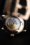 Bild in Galerie-Betrachter laden, Patek Philippe Calatrava Pilot Travel Time Rose 5524R-001 - Detailansicht 11