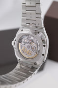 Load image into gallery viewer, Glashütte Seventies Panorama Date 23947131214 - Detailed view 8