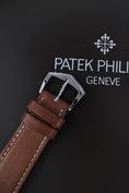 Załaduj obraz do przeglądarki galerii, Patek Philippe Calatrava 5212A-001 - Detailansicht 7