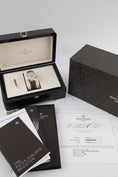 Załaduj obraz do przeglądarki galerii, Patek Philippe Calatrava 5212A-001 - Papiere und oder Lieferumfang
