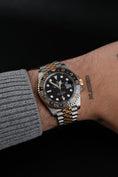 Charger l'image dans la visionneuse de la galerie, Rolex GMT Master II 126713GRNR - Detail view 1