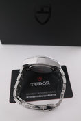 Załaduj obraz do przeglądarki galerii, Tudor Black Bay Chronograph 79360N - Detailansicht 8