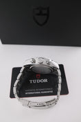 Załaduj obraz do przeglądarki galerii, Tudor Black Bay Chronograph 79360N - Detailansicht 7