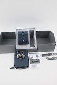 Bild in Galerie-Betrachter laden, Vacheron Constantin Overseas 4520V/210A-B483 - Papiere und oder Lieferumfang