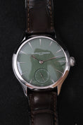 Załaduj obraz do przeglądarki galerii, Laurent Ferrier Classic Micro-Rotor 40mm FBN 229.01 - Widok szczegółowy 3