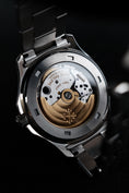 Load image into Gallery viewer, Patek Philippe Aquanaut Jumbo 5065/1A-001 - Detailansicht 4