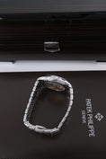 Load image into gallery viewer, Patek Philippe Annual Calendar 4947 - Detailansicht 4