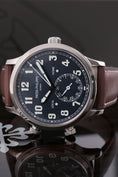 Załaduj obraz do przeglądarki galerii, Patek Philippe Calatrava Pilot Travel Time 5524G-001 - Detailansicht 3