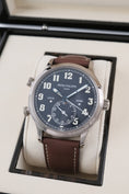 Załaduj obraz do przeglądarki galerii, Patek Philippe Calatrava Pilot Travel Time 5524G-001 - Detailansicht 1