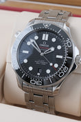 Load image into Gallery viewer, Omega Seamaster Diver 300 M 21030422001001 - Detailed view 3