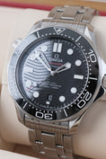 Load image into Gallery viewer, Omega Seamaster Diver 300 M 21030422001001 - Detailed view 4