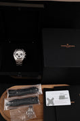 Bild in Galerie-Betrachter laden, Vacheron Constantin Overseas Chrono 5500V/110A-B686 - Papers and documentation
