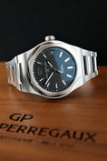 Load image into Gallery viewer, Girard Perregaux Laureato 81010-11-634-11A - Detail view 1