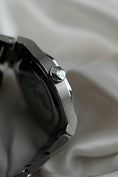 Load image into Gallery viewer, Girard Perregaux Laureato 81010-11-634-11A - Detail view 6