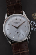 Charger l'image dans la visionneuse de galerie, Patek Philippe Calatrava 5196G-001 - Detailansicht 3