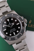 Załaduj obraz do przeglądarki galerii, Rolex Submariner No Date 124060 - Detailansicht 1
